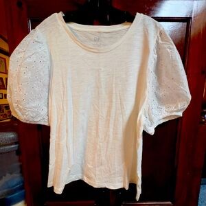 Women’s size XL made bag, gap white, eyelet sleeve short sleeve shirt